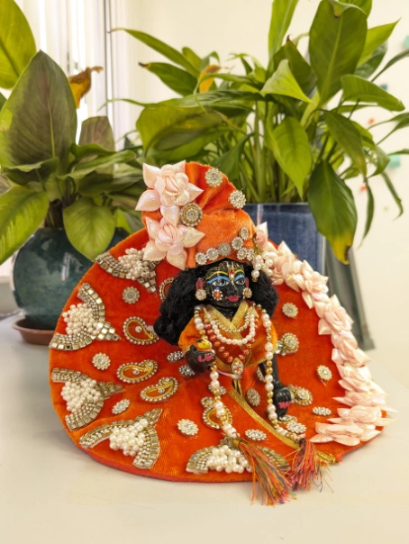 laddu gopal orange mukut flower design