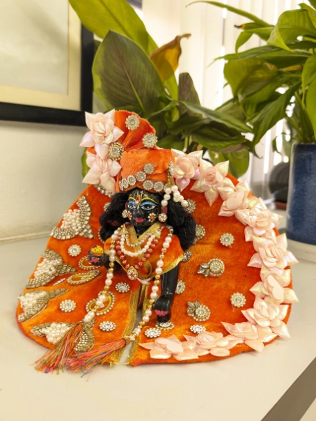 laddu gopal orange dress set mukut patka mala.